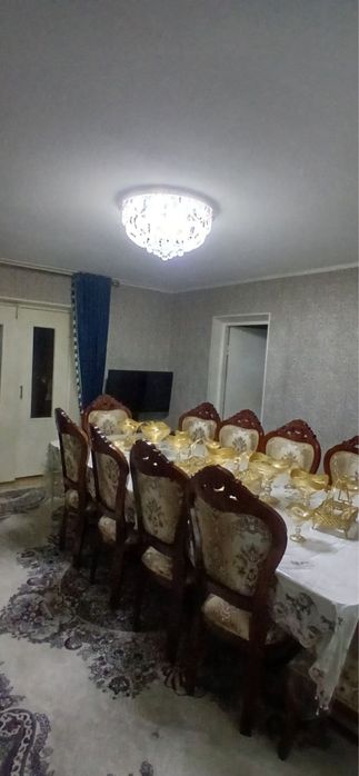 Chilonzor tumani Naqqoshlik mfy 4-etajkani 2-etaji 4 xonalik uy sotila