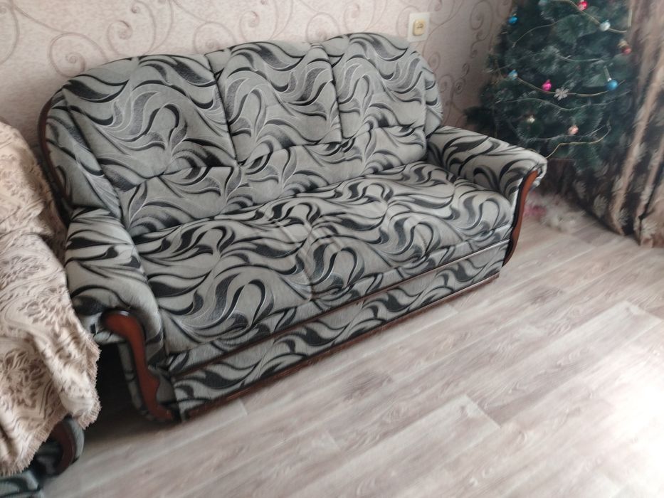 Отдам диван  за шоколадку.. !