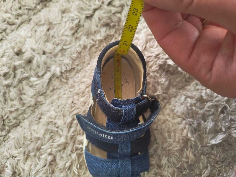 Vand sandale Primigi baieti nr 22, int 13,5 pret 100