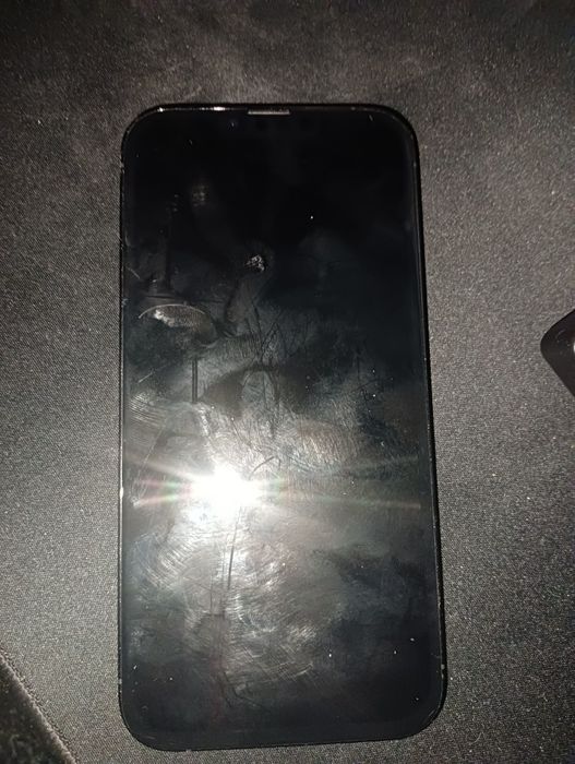 Vând iPhone 13 pro max fără placa de bază