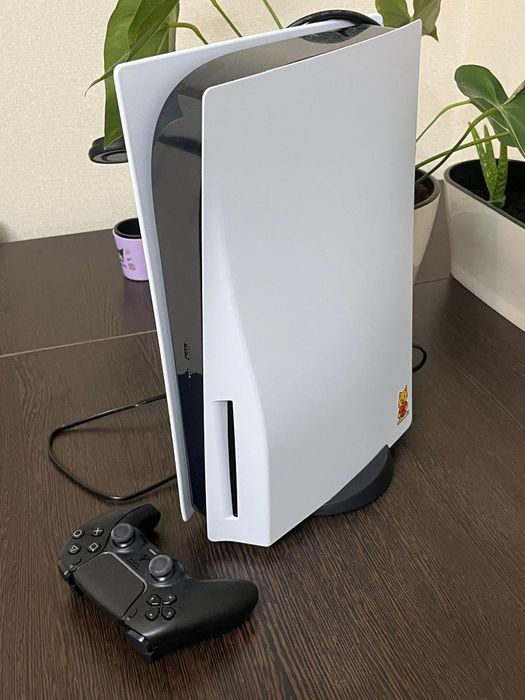PS 5. В идеальном сострянии. + 2 геймпада. В идеале Срочно.
