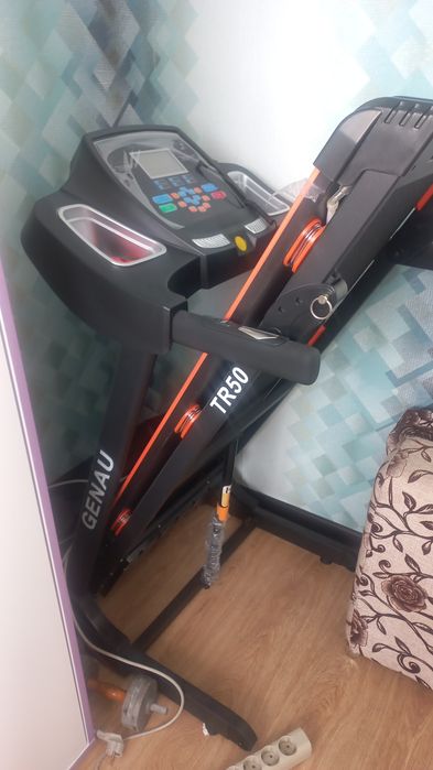 Продам  тренажёр, бегущую дорожку