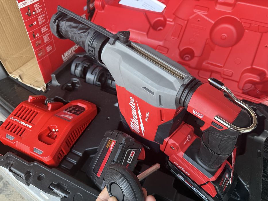 Проффесиональный перфоратор Milwaukee