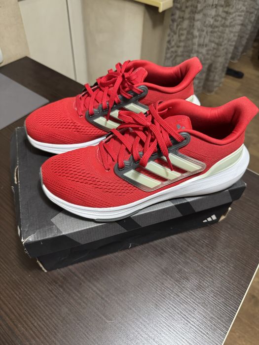 Кроссовки  adidas  оригинал 100%.