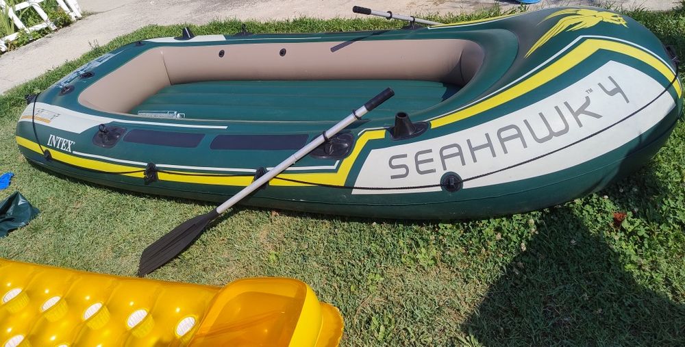 Vând barca gonflabila Intex Seahawk4
