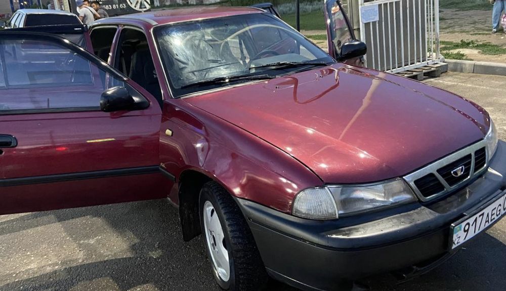 Продам срочно Нексия 1