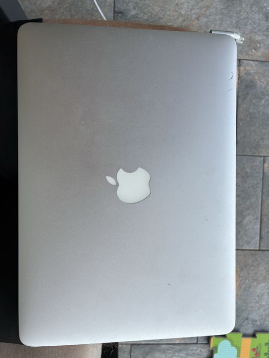 Vand macbook in stare de functionare