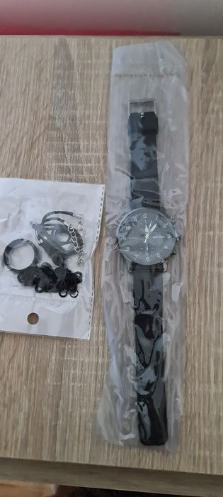 Ceas nou si accesorii