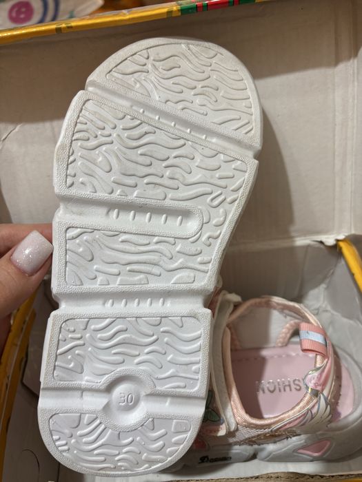 Сандали новые на девочку