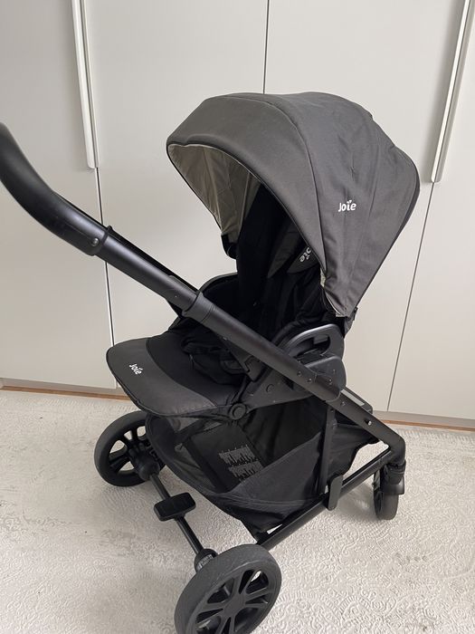 Продается коляска Joie