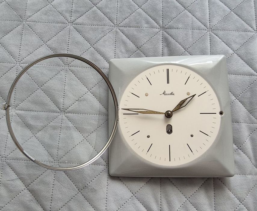 Ceasuri perete mecanice / quartz