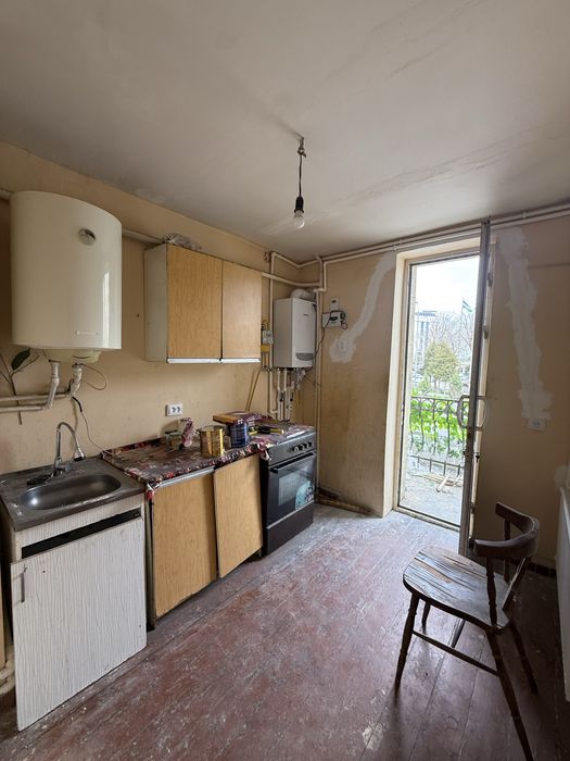 Срочно продается 1х квартира на Бульваре на против УВД 2 этаж