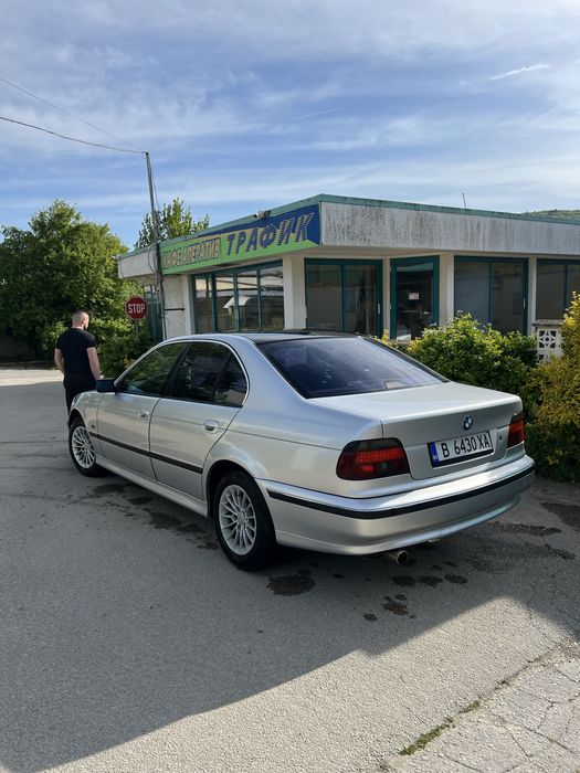Bmw e39 520i              .
