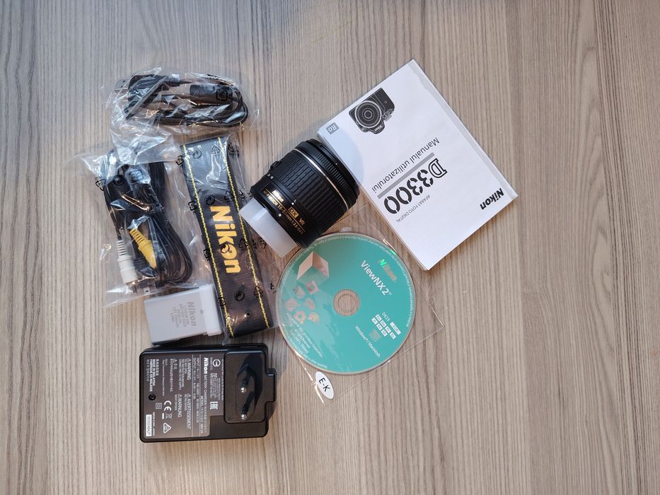 Vând obiectiv, și accesorii Nikon D3300