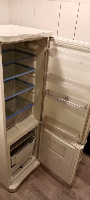Холодильник Indesit