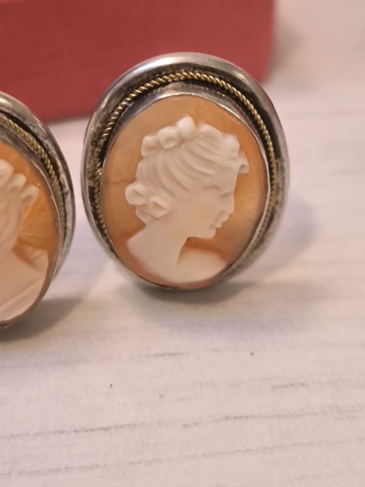 две  обеци за уши са с рамка от сребро 800 камея