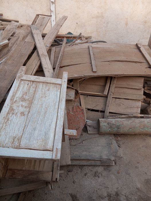 Qurilish mollari eski yoğoch taxtalar