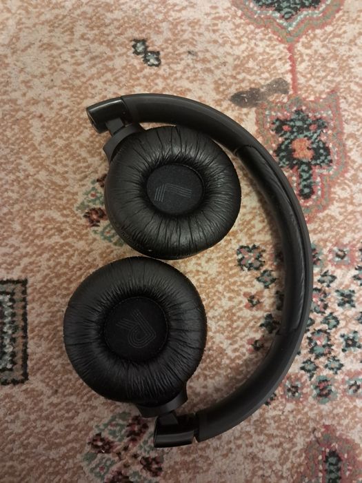 Căști Bluetooth JBL Tune 520BT – stare bună