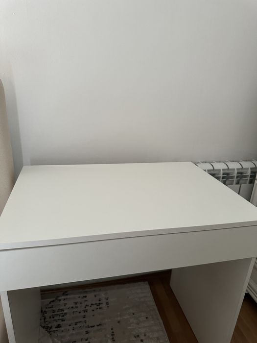 Письменный стол с полкой срочно продам