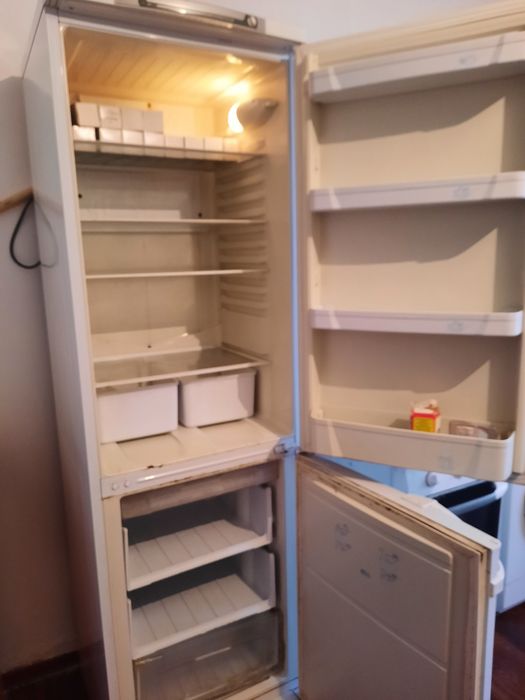 Холодилник  продется