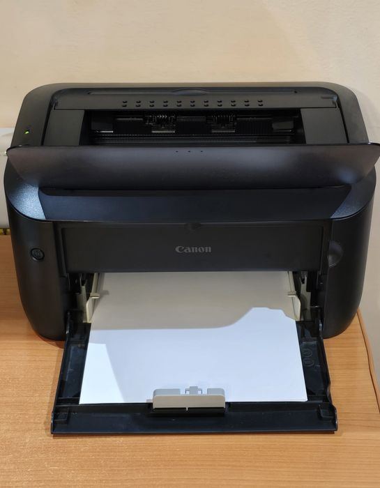 Vand imprimanta laser Canon aproape nouă