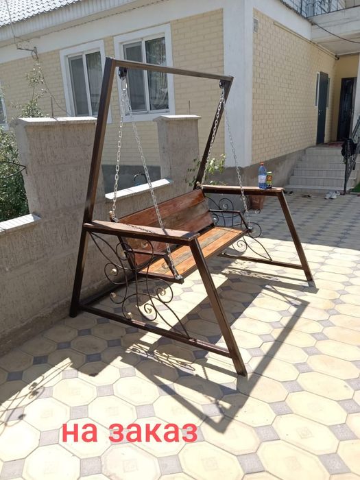 Мусорный бак, качеля, мангал