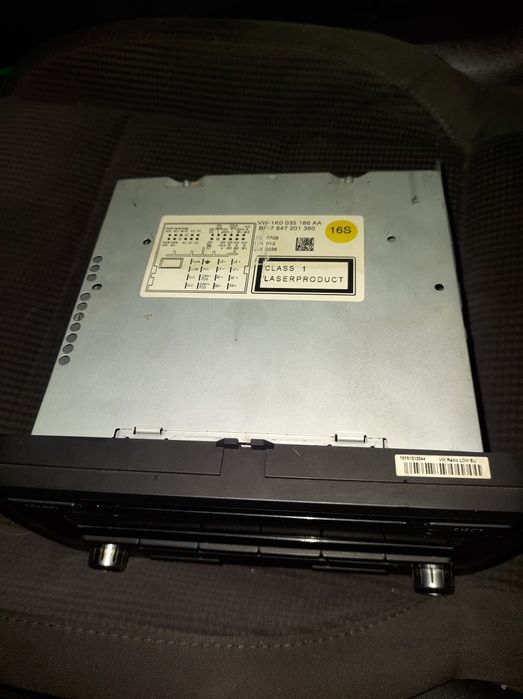 Vând radio compatibil cu Jetta golf 5