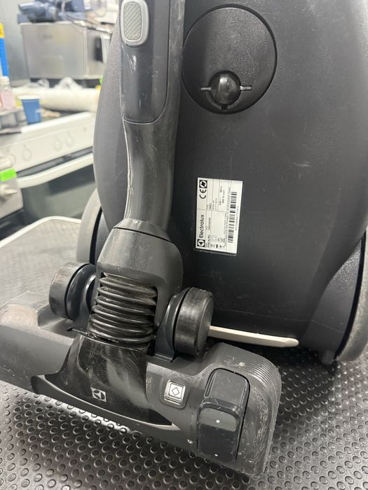 Прахосмукачка Electrolux Pure D8.2 Silence