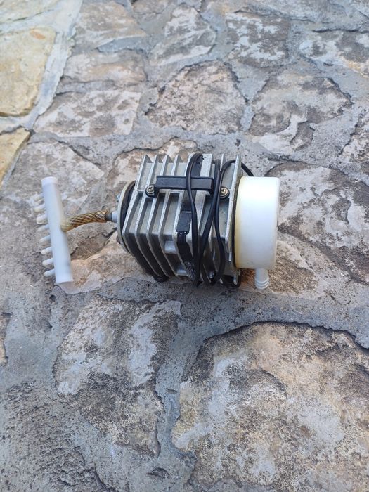 Vand compresor aer avcariu , hranitoare automata