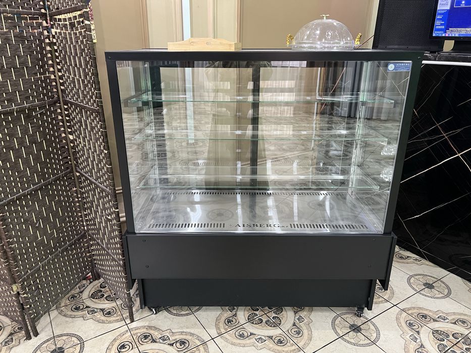Продам Витринный холодильник 130 см