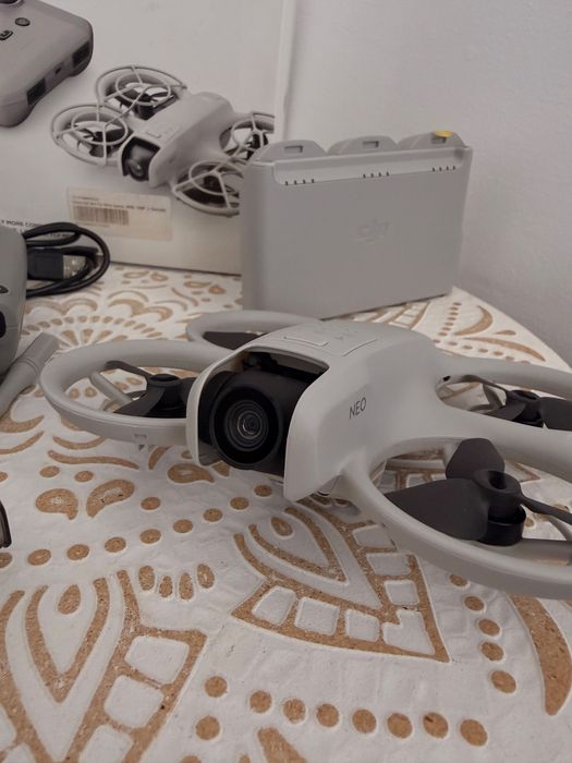 Vând DJI Neo Fly More Combo
