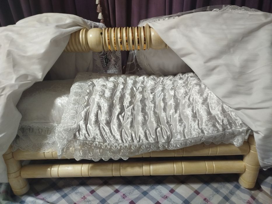 Oppoq beshik sotiladi