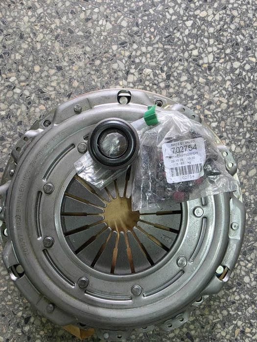 ЧИСТО НОВ Съединител Valeo 701497 за Peugeot/Citroen 1.6 HDi / 2.0 HDi