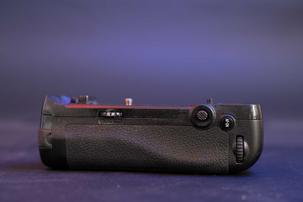 Grip original Nikon mb d18