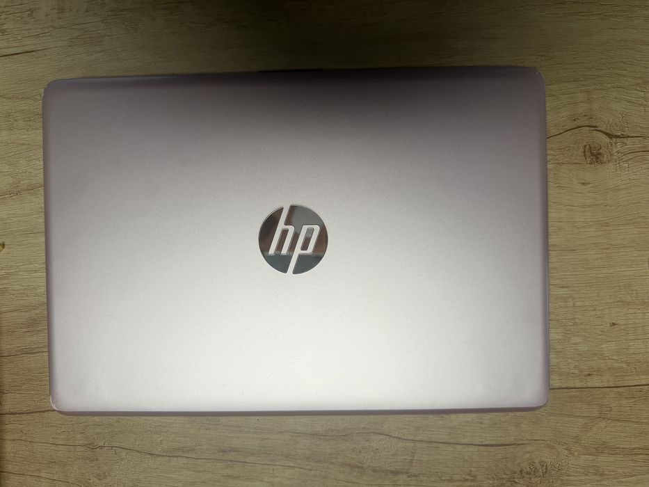 Laptop HP roz – pentru piese sau reparație