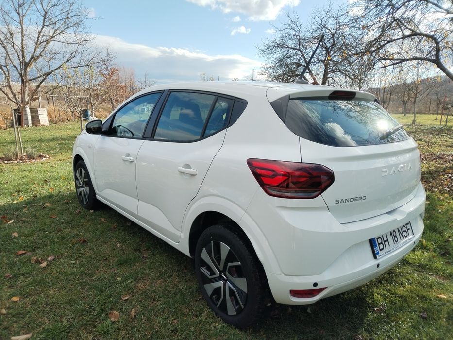 De vânzare Dacia Sandero Expression și Dacia Sandero Stepway din 2015