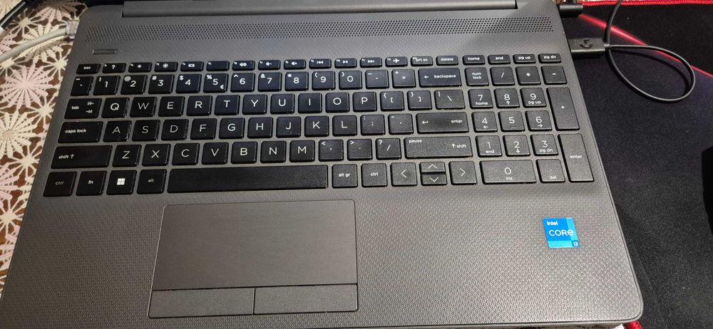 Лаптоп HP 250 G9