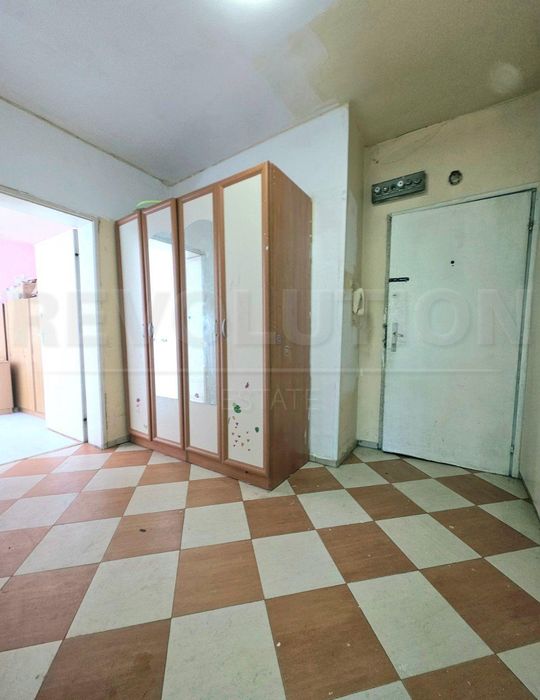 Двустаен апартамент в ж.к. Младост 1