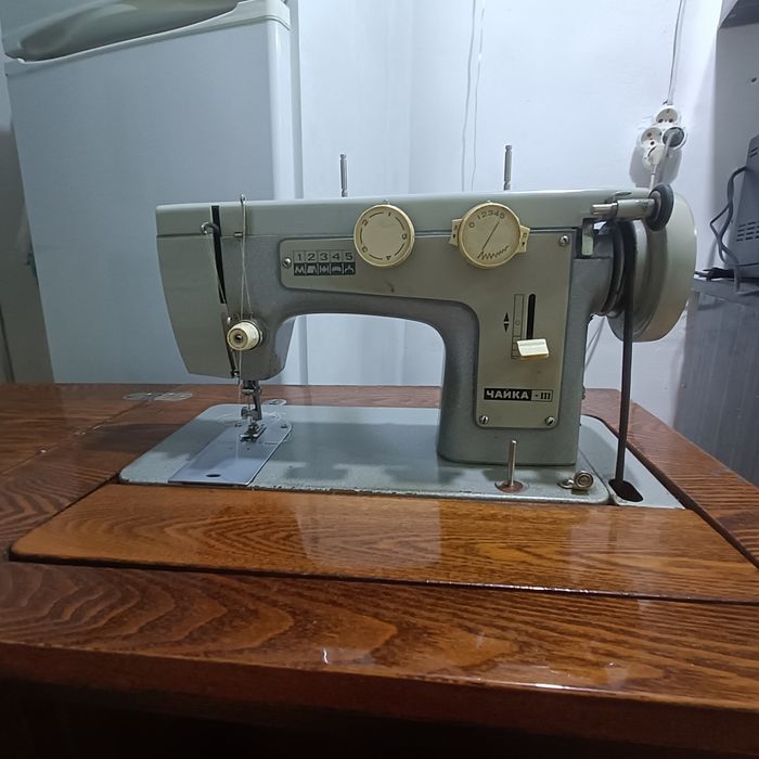 Машинка швейная ножная