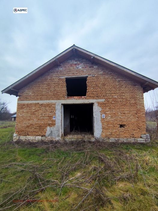 Склад в Плевен, област-с.Обнова площ 3620 цена 20000