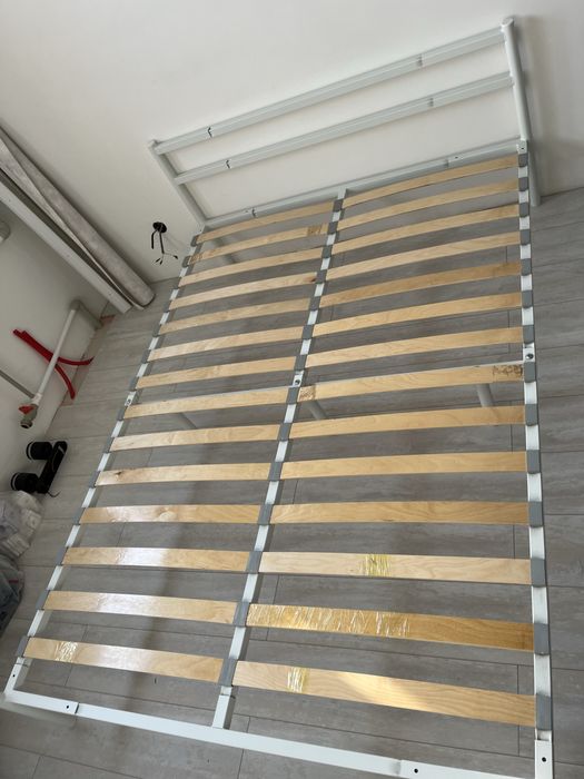 Продам Кровать с матрасом.