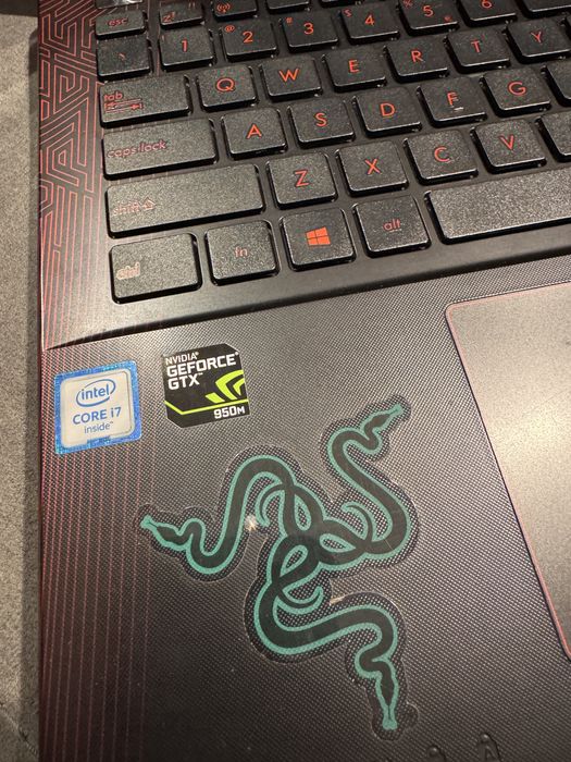 Vând laptop Asus F550V intel core i7 nvidia gtx 950m