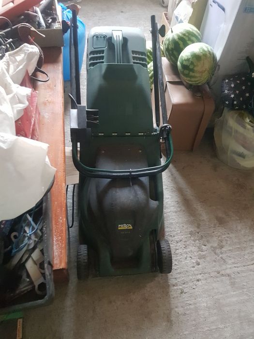 Masina de tuns iarba