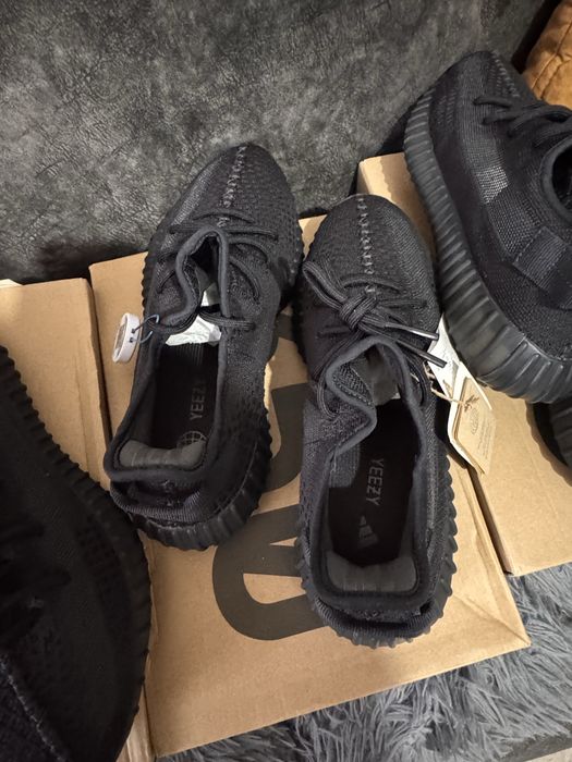 Adidas Yeezy 350 V2 Onyx 42, 42 2/3, 43 1/3