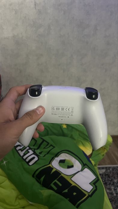 Продам оригинальный контроллер PS5 DualSense