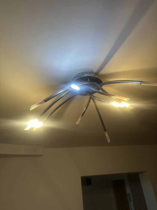 Lustre living , hol baie functionabile