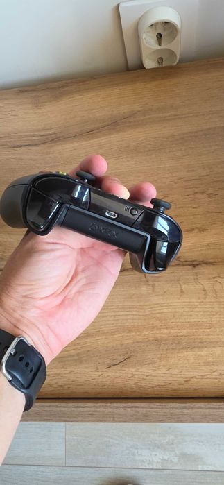 Xbox one 500GB с два контролера