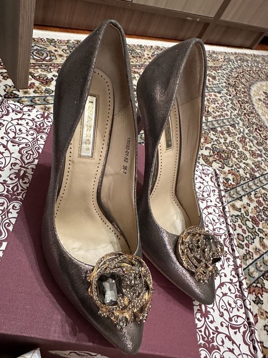 Почти новые туфли