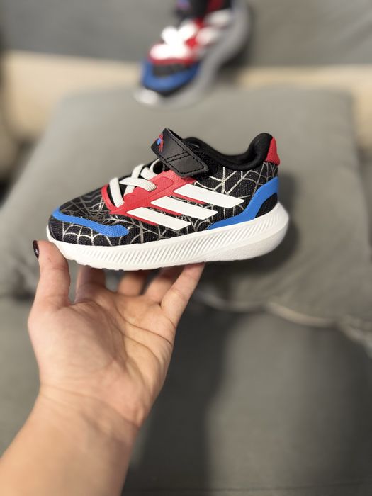 Детски маратонки adidas-spiderman