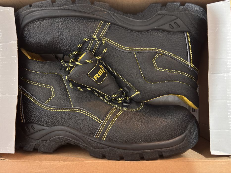 Bocanci NOI de protectie BRYERS/ marimea 45